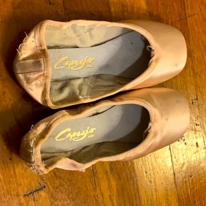Capezio Aria Pointe shoes.Size 7M. Model 121 ES